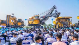 下線！交付！發車！徐工頂級“巨無霸”三箭齊發！